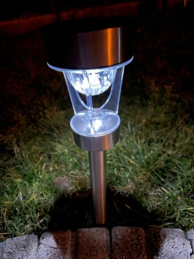 NEREZOVÁ LED SOLÁRNA LAMPA
