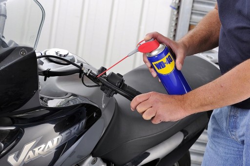 WD-40 MULTIFUNKČNÝ PRÍPRAVOK ODSTRAŇOVAČ HRDZE PRE TUKY Skrutiek S APLIKÁTOROM 250ML