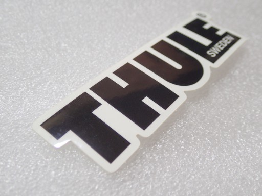 NÁLEPKA THULE ŠVÉDSKO NÁLEPKA 10,9 x 3,2 cm