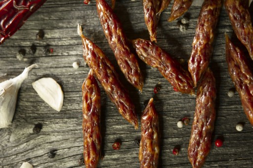 Sušené bravčové párky JERKY BRAVČOVÉ na PIVO VÍNO - pre fajnšmekrov LITVA