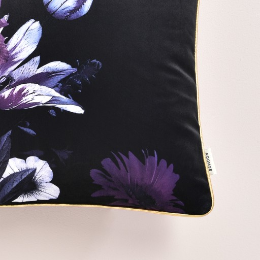 Dekoračná obliečka na vankúš jasiek 45x45 Room99 s kvetmi Zalya