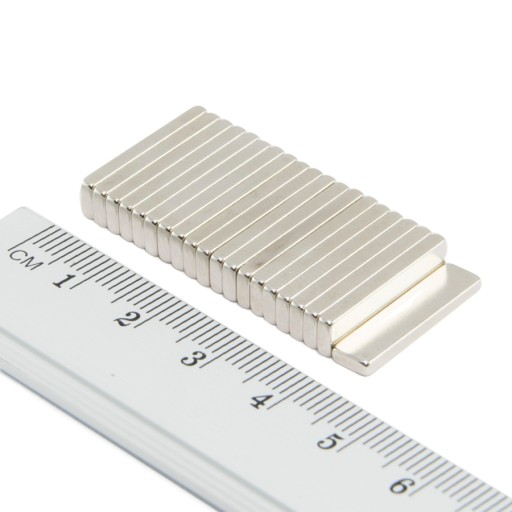 NEODYMOVÝ MAGNET TANIER 20x5x2 N38 - 12 KS
