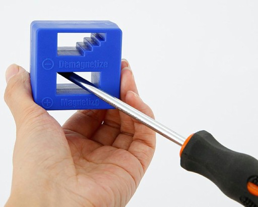 DEMAGNETIZÉR 2-v-1 MAGNETIZÉR NA NÁRADIE SKRUTKY NÁSTROJOV