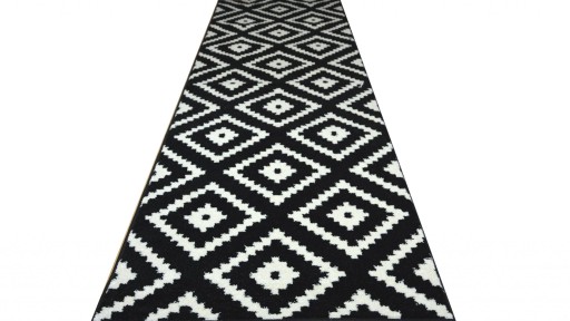 MAROKOVÝ KOBEREC FRIEZ 60cm ČIERNA S HRANOM 85bl