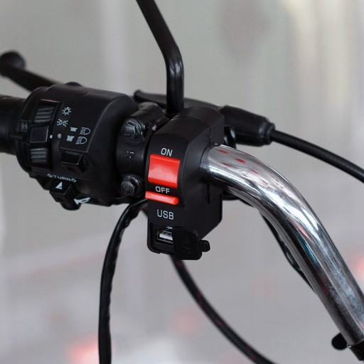 ZAPNÚŤ SVETLO ZAPNUTIE VYPNÚŤ MOTOCYKLOVÝ MOTOR QUAD s USB VSTUPOM
