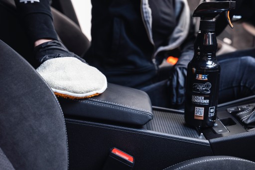 ADBL TICKLER VEĽKÝ APLIKÁTOR Z MIKROVLÁKNA PRE APLIKÁCIU VOSKOVÉHO NÁTERU 15cm