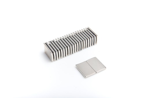 Segmentový magnet R50,2xR47,9x14,95x24 N45H 1 ks