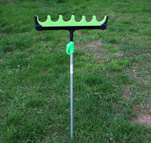 HREBEŇ PODÁVAČKA S PODPORNÝM STOJANOM 31 cm 6 štrbín