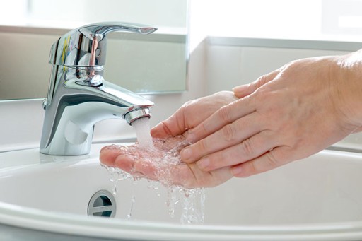 KÚPEĽŇOVÝ DÁVKOVAČ NA TEKUTÉ MYDLO, NEREZ 200 ml