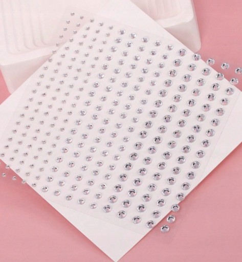 KRYŠTÁLOVÉ NÁLEPKY NA TVÁR diamantové DIAMANTY 3D MAKEUP OČÍ vlasy