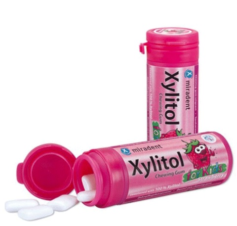 Jahodová žuvačka Miradent s xylitolom