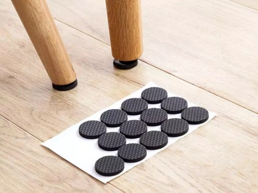 Samolepiace okrúhle penové podložky pod nábytok