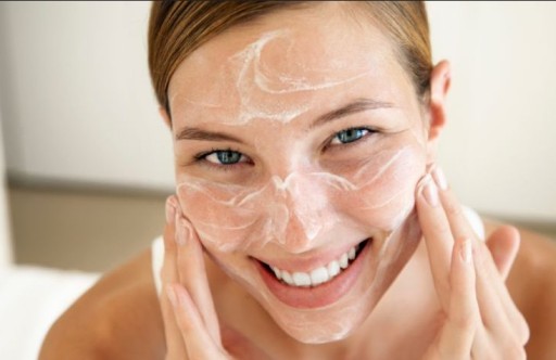 SUKIN ČISTIACI PEELING NA TVÁR