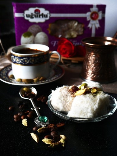 PISMANIYE VANILKA TURECKÁ HALVA FLOTTING CUKOR 220G UGURLU