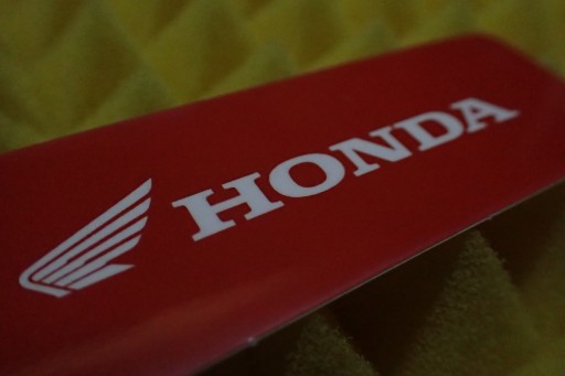 NÁLEPKA HONDA NÁLEPKA 8,6 x 3 cm