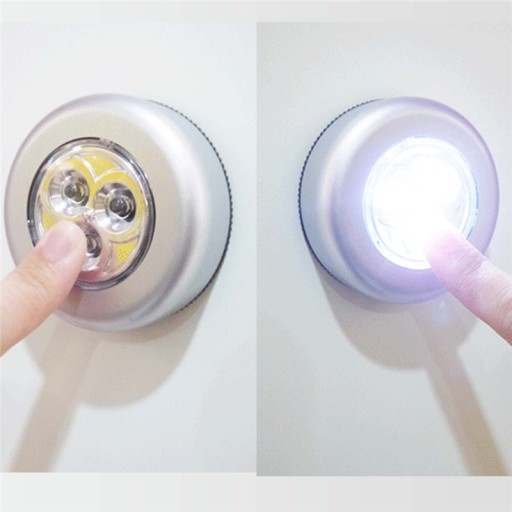 SAMOLEPIACA PODSKRIŇOVÁ LAMPA S BATÉRIAMI, 4 ks.
