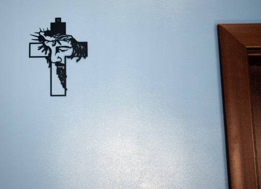 Kovový kríž na stenu Devocionálna dekorácia, 20 cm
