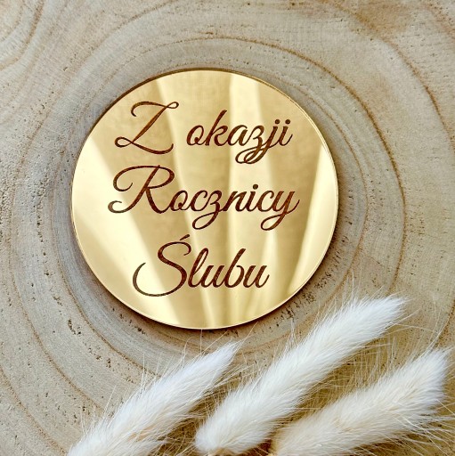 Pri príležitosti výročia svadby kruh s gravírovaným 8 cm zlatým plexi zrkadlom