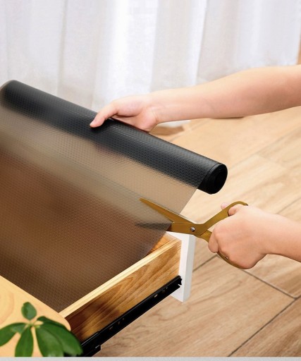 Protišmyková ochranná podložka pod skrinky a zásuvky 50x150