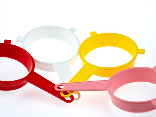 Plastové kuchynské sitko 12 cm, mix farieb