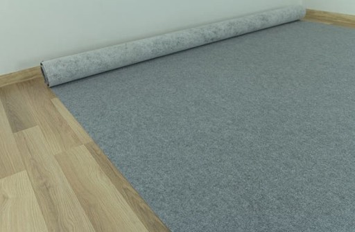 4m široký ŠEDÝ KOBEREC NA PLSTE NA RENOVAČNÉ AKCIE
