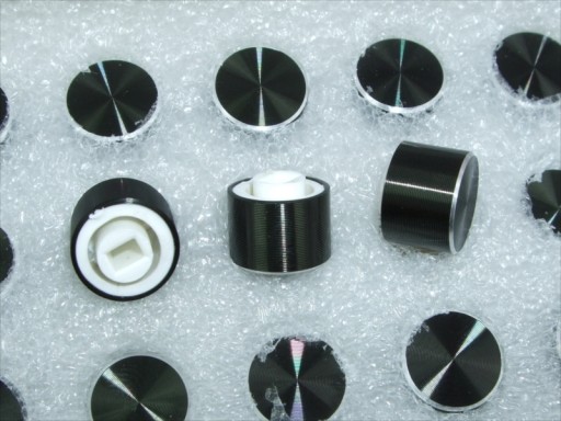 TLAČIDLO ČIERNE ALU 9,9 X 7,2 MONTÁŽ 3 X 2 MM
