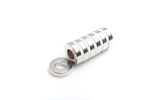 Neodymový prsteňový magnet MP 28x13x7 N40 1 kus