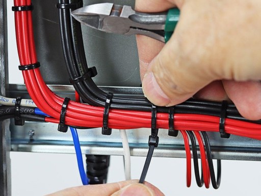 KABELOVÉ VIAZAČKY PRE KÁBLOVÉ Zipsy KABELOVÉ VIAZAČKY KABELOVÉ VIAZAČKY 300x3,6 MM 100KS