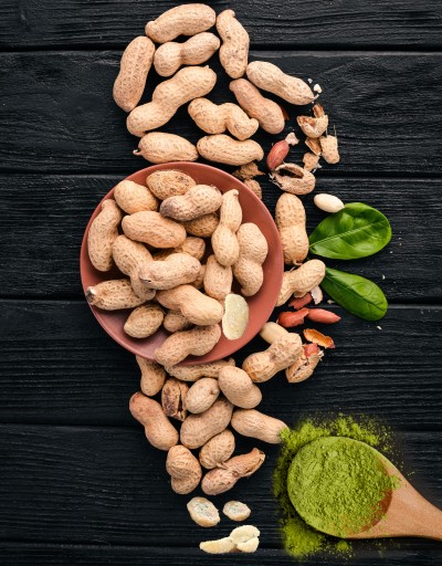 PRAŽENÉ ARAŠIDY 0,5kg arašidy WASABI S PIKANTNOU NÁTERKOU
