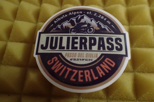NÁLEPKA JULIERPASS ŠVAJČIARSKO 6,6 x 6,6 cm UNIKÁTNA KOLEKCIA