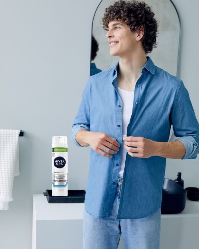 NIVEA MEN SENSITIVE RECOVERY Regeneračný gél na holenie pre mužov 200ml