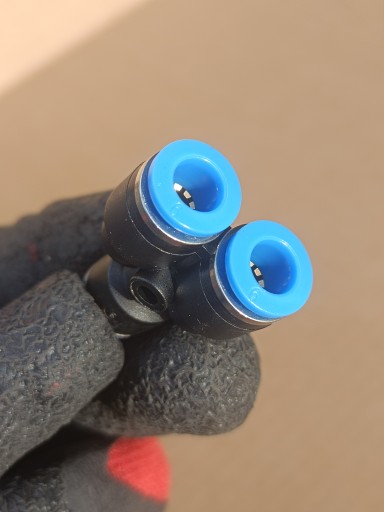 Konektor Y-T Pneumatický zásuvný rozbočovač fi 6mm PY 6