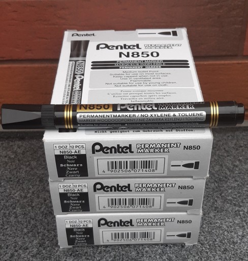 Permanentný popisovač Pentel N850, okrúhly, čierny
