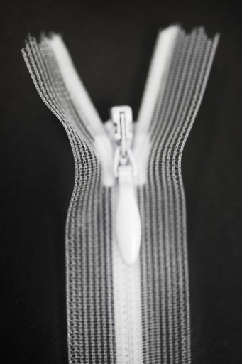 Transp na skrytý zips. C3 60 cm Biela