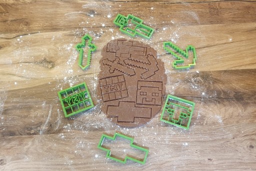 Forma na orezávanie tváre Minecraft 3 9 cm