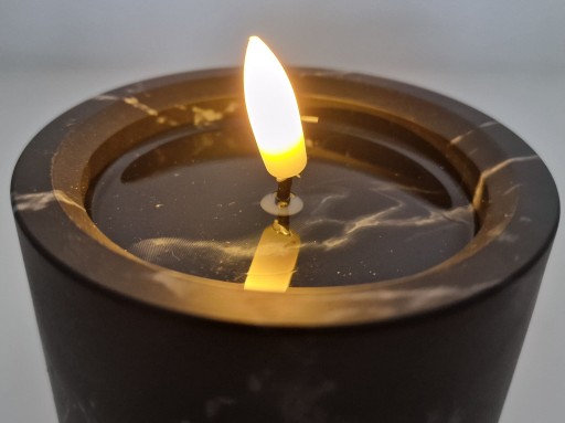 SVIEČKA NA AKUMULÁTOROVÚ SVIEČKU 12,5CM MRAMOROVÝ EFEKT LED CORTINA DEKORATÍVNA SVIEČKA