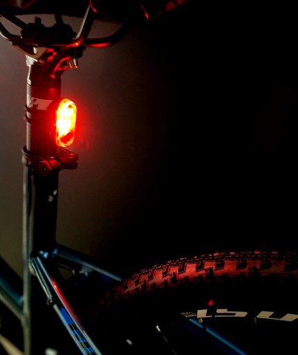ZADNÁ LAMPA NA BICYKEL XLC ALTAIR CL-R26 USB, KÁBLOVÁ, LED, BICYKELOVÁ LAMPA