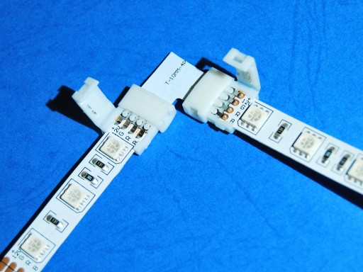 UHLOVÝ KONEKTOR ROHOVÝ Príchytka RGB LED pás 10mm