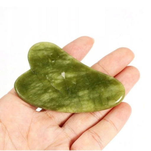 Kameň GUA SHA zo zeleného jadeitu na masáž tváre