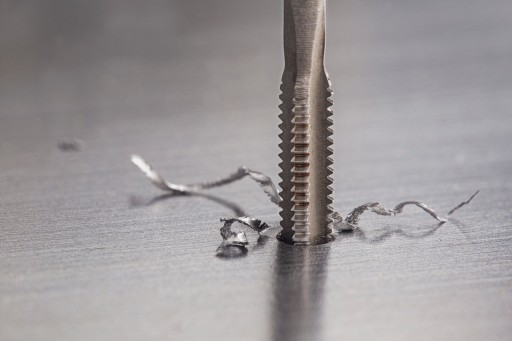 M7 RUČNÉ ZÁVITNÍKY 2 ks M7x1 + SADA ZÁSTRČ