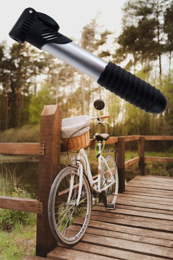 PUMPA NA BICYKEL S CYKLISTICKÝM DOPLNKOM IHLA S RUKOVOU CESTOVNÝ RÁM
