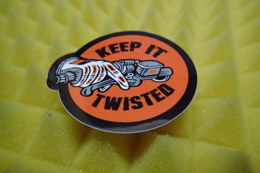 KEEP IT TWISTED NÁLEPKA HARLEY DAVIDSON 5,8 x 5,3 cm
