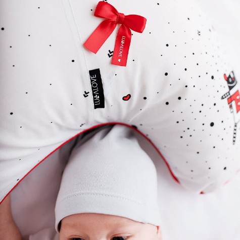 Červená mašlička Lullalove pre šťastie pri príležitosti narodenia