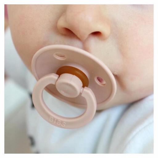 PODŠTUNKY DYNAMIC HEVEA GUMA UKLIDŇUJÚCI CUKRÍK M 6+ 6M+