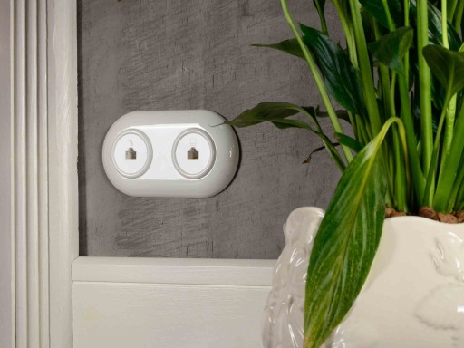 LOFT RETRO 230V ZÁSUVKA S KOLÍKOM JLM BEZ RÁMU