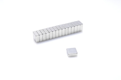 Neodymový tanierový magnet MPŁ 10x10x4 N38 1 kus