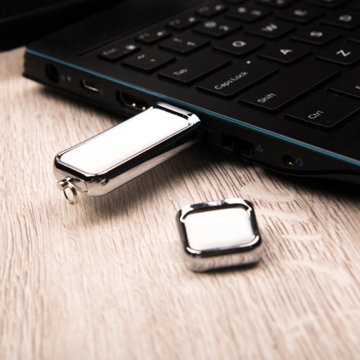 USB kľúč 1 GB suvenír Prvé sväté prijímanie GRAVER