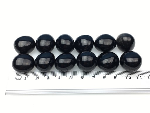 čierny obsidián, prírodný leštený kamienok
