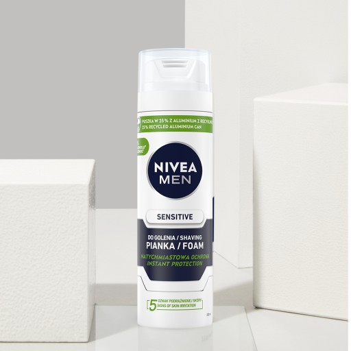 NIVEA MEN SENSITIVE Upokojujúca pena na holenie pre citlivú pokožku 200 ml