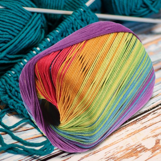 GRADIENTNÁ BAVLNENÁ PRIADZA, PERFEKTNÝ MATERIÁL NA VÝROBU ŠÁTOV, ČIAPKOV